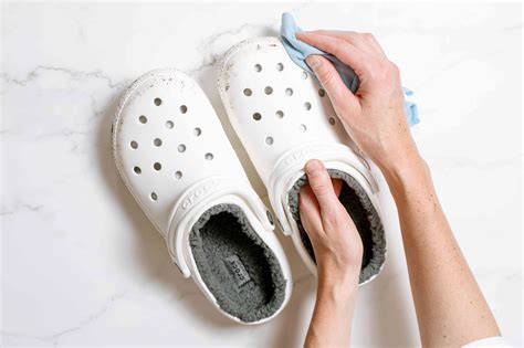 how to clean crocs from scratch.